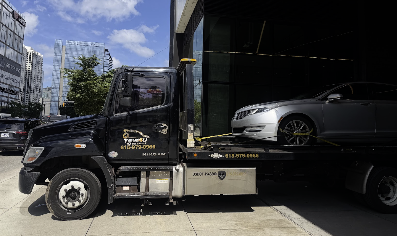 TOW4U professional tow truck in downtown Nashville, Tennessee providing 24/7 towing and roadside assistance services